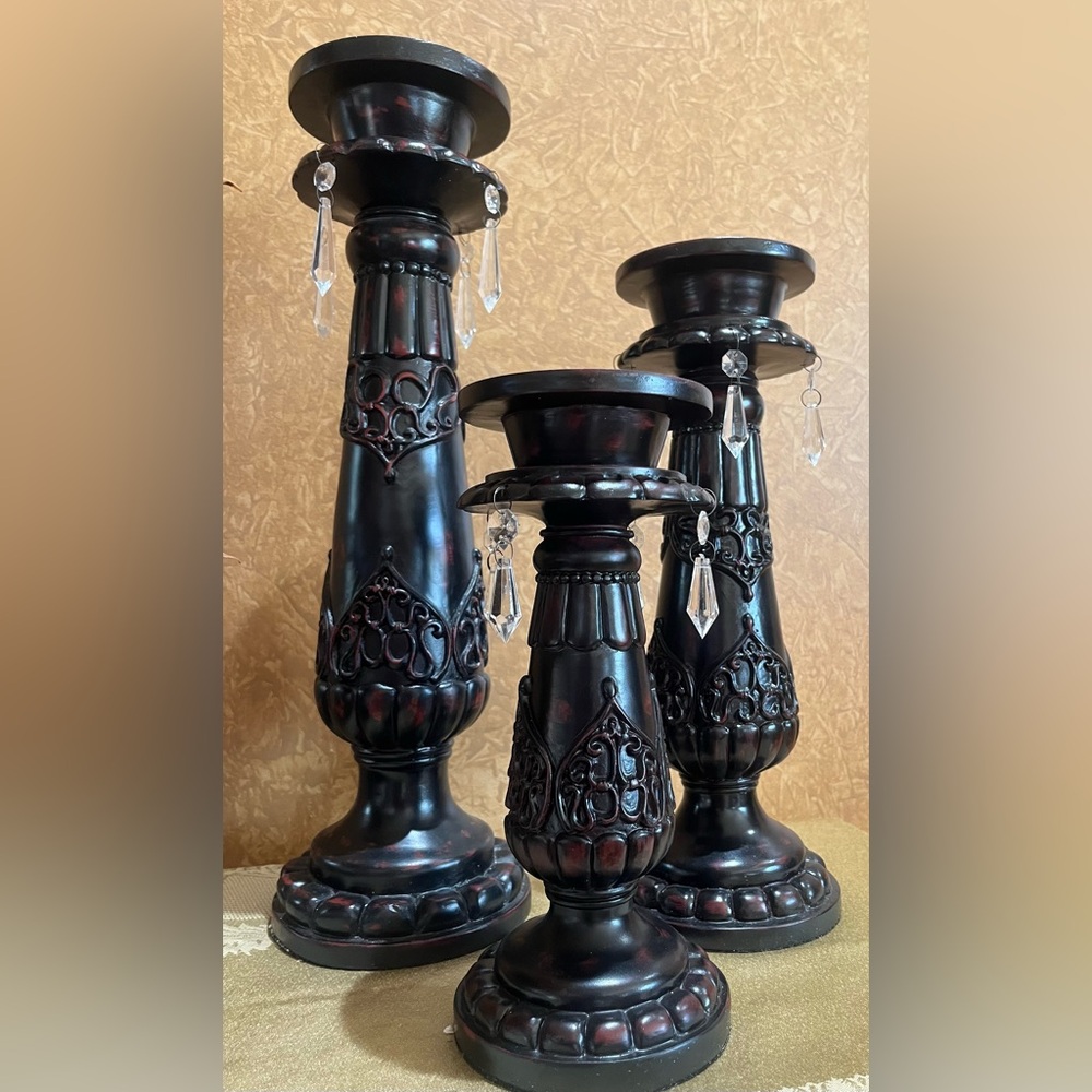 Elegant Ornate Candle Holder Set